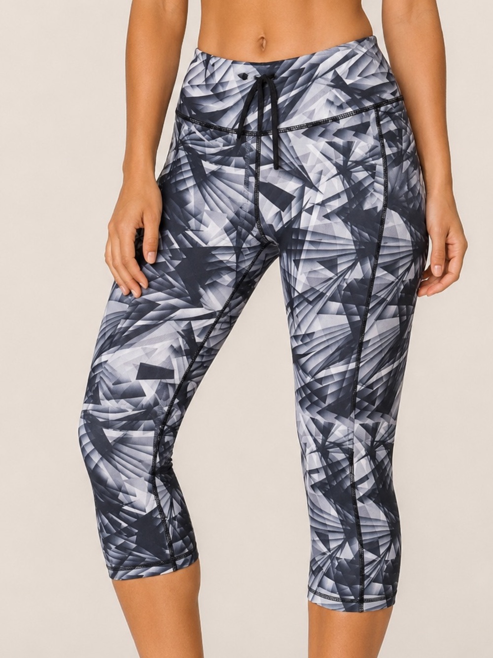 Danskin Now Black & White Geometric Capri Leggings